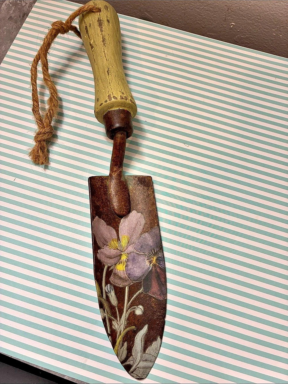 Floral Decorative Hanging Trowel in Brown & Green